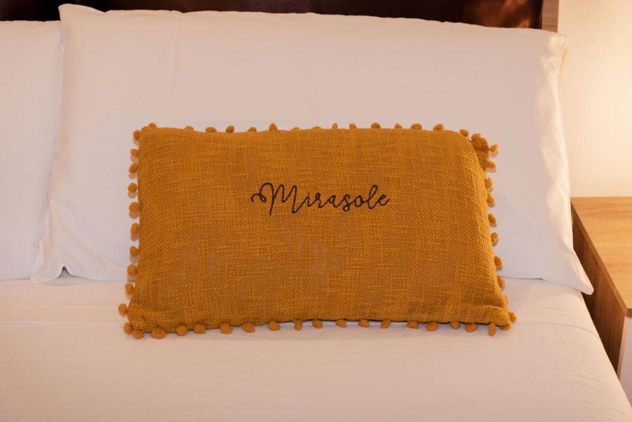 Mirasole House Villa มัสซาลูเบรนเซ ภายนอก รูปภาพ